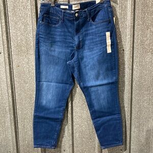 Short High-Rise Skinny Jeans